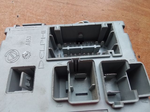 bontott FIAT DOBLO Biztosítéktábla Utastér