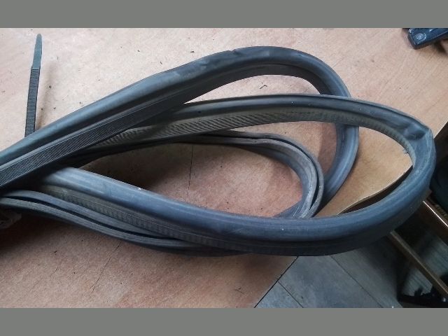 bontott FIAT DOBLO Csomagtérajtó Gumikéder