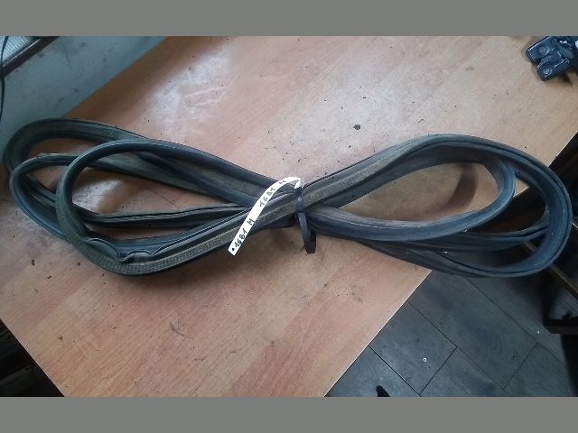 bontott FIAT DOBLO Csomagtérajtó Gumikéder