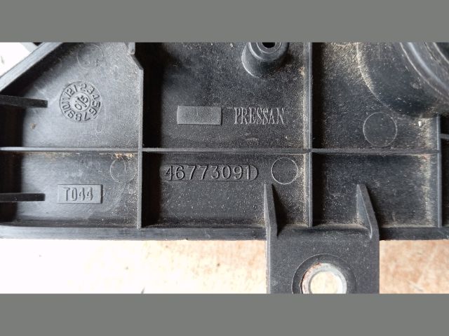 bontott FIAT DOBLO Csomagtérajtó Kilincs