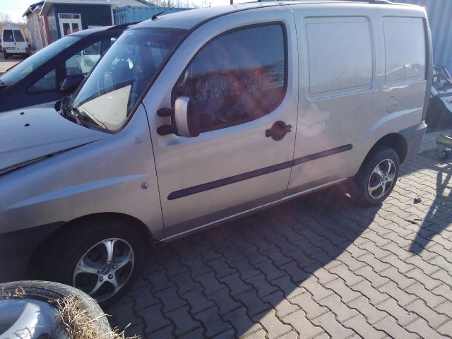 bontott FIAT DOBLO Csomagtérajtó (Részeivel)