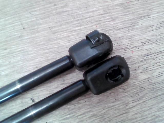 bontott FIAT DOBLO Gázrugós Kitámasztó Teleszkóp Pár Csomagtérajtó