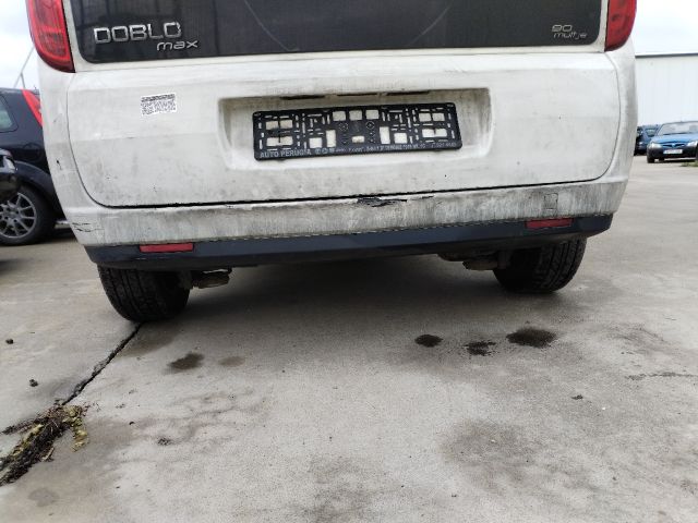 bontott FIAT DOBLO Hátsó Lökhárító (Részeivel)