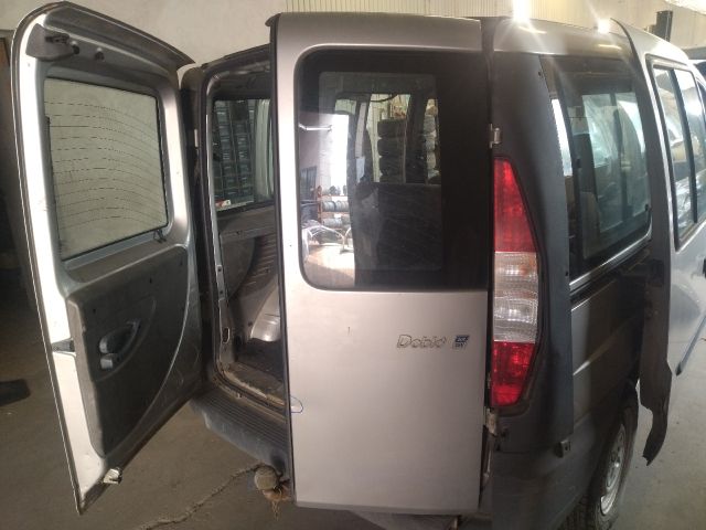 bontott FIAT DOBLO Jobb Csomagtérajtó (Részeivel)