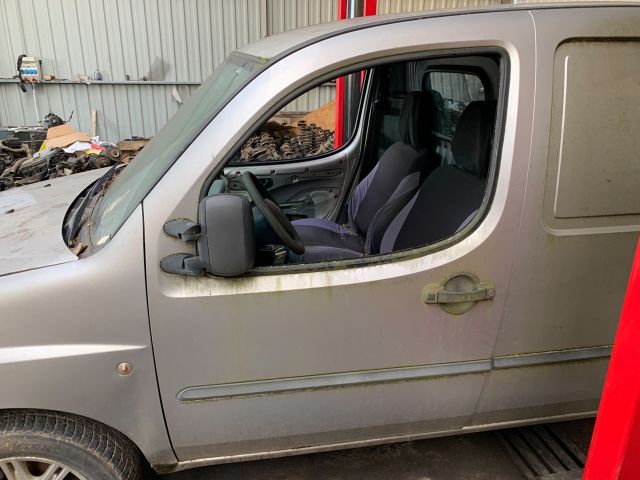 bontott FIAT DOBLO Jobb Csomagtérajtó (Részeivel)