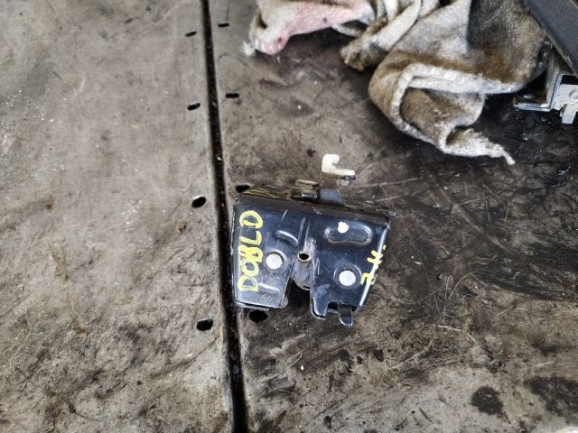 bontott FIAT DOBLO Jobb Csomagtérajtó Zárszerkezet