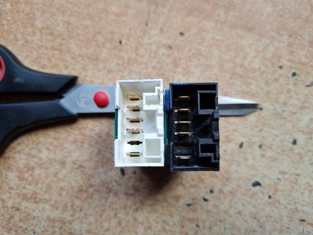 bontott FIAT DOBLO Jobb első Ablakemelő Kapcsoló