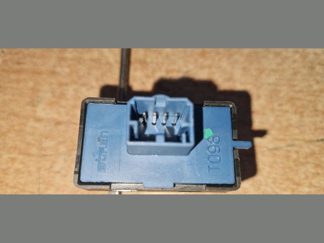 bontott FIAT DOBLO Jobb első Ablakemelő Kapcsoló