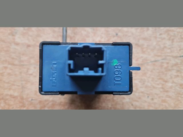 bontott FIAT DOBLO Jobb első Ablakemelő Kapcsoló