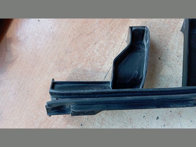 bontott FIAT DOBLO Jobb első Ablakvezető Gumi