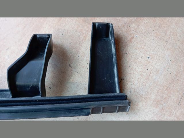 bontott FIAT DOBLO Jobb első Ablakvezető Gumi