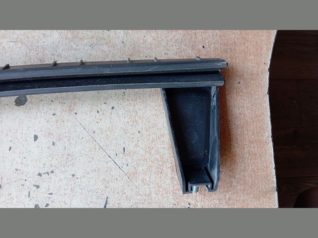 bontott FIAT DOBLO Jobb első Ablakvezető Gumi