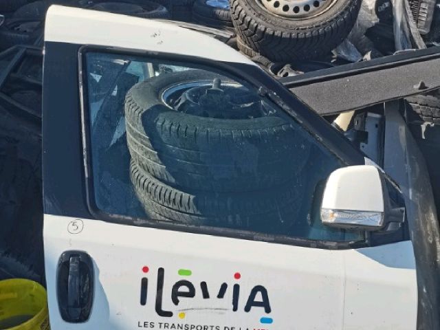 bontott FIAT DOBLO Jobb első Ajtó (Részeivel)