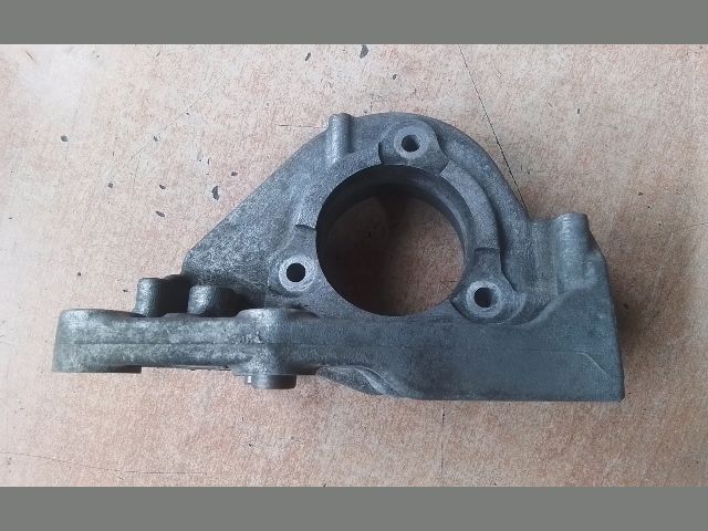 bontott FIAT DOBLO Jobb első Féltengely Tartó