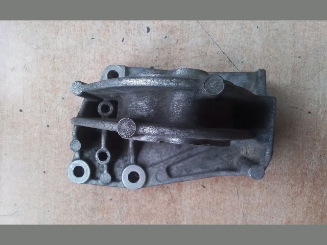 bontott FIAT DOBLO Jobb első Féltengely Tartó