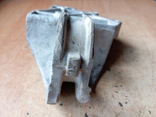 bontott FIAT DOBLO Jobb első Féltengely Tartó