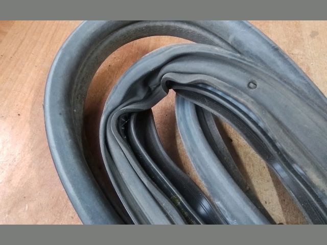 bontott FIAT DOBLO Jobb első Gumikéder