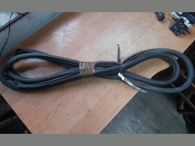 bontott FIAT DOBLO Jobb első Gumikéder