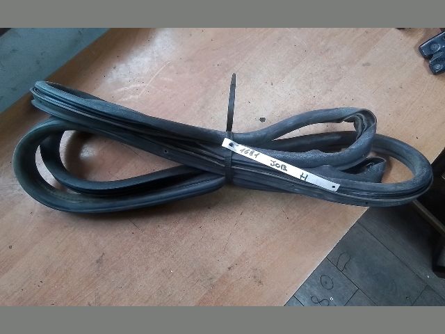 bontott FIAT DOBLO Jobb első Gumikéder