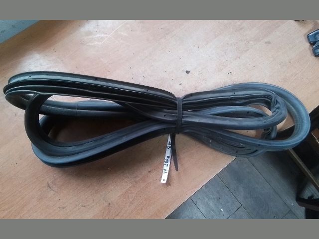 bontott FIAT DOBLO Jobb első Gumikéder