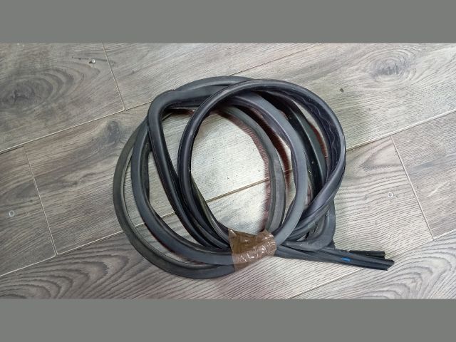 bontott FIAT DOBLO Jobb első Gumikéder