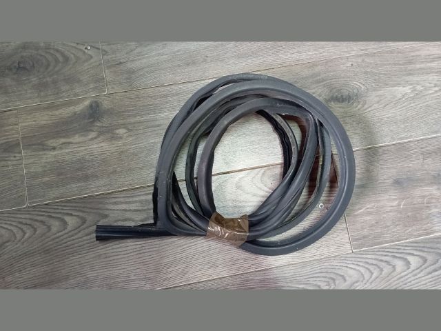 bontott FIAT DOBLO Jobb első Gumikéder