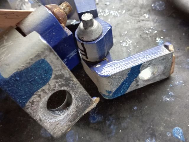 bontott FIAT DOBLO Jobb első Zsanér