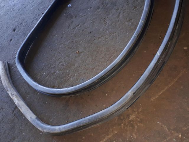 bontott FIAT DOBLO Jobb hátsó Gumikéder