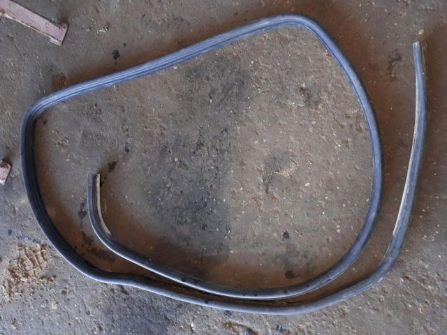 bontott FIAT DOBLO Jobb hátsó Gumikéder