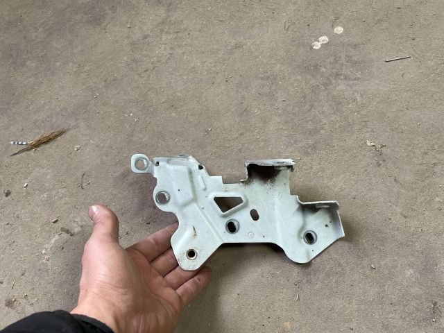 bontott FIAT DOBLO Jobb Sárvédő Oldaltartó