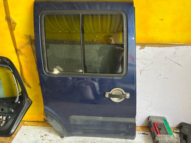 bontott FIAT DOBLO Jobb Tolóajtó (Részeivel)