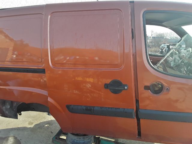 bontott FIAT DOBLO Jobb Tolóajtó (Üres lemez)