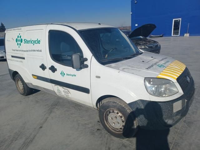 bontott FIAT DOBLO Tankajtó