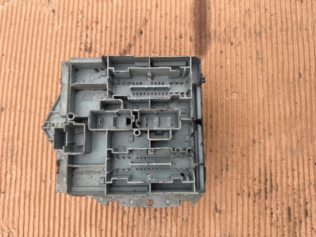 bontott FIAT DUCATO Biztosítéktábla Motortér