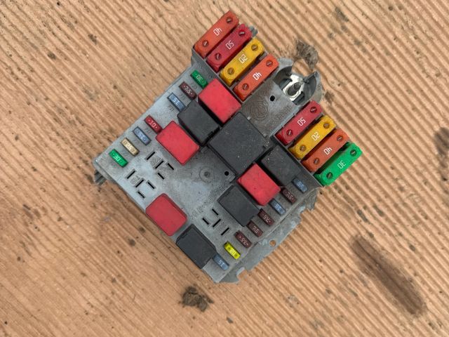 bontott FIAT DUCATO Biztosítéktábla Motortér