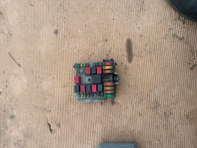 bontott FIAT DUCATO Biztosítéktábla Motortér