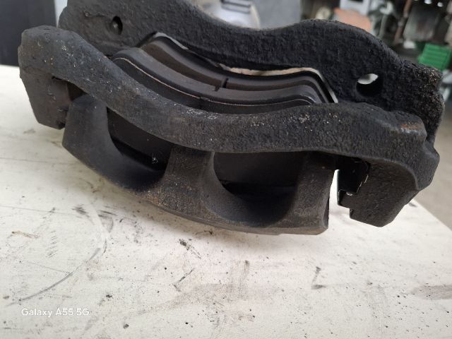 bontott FIAT DUCATO Jobb első Féknyereg Munkahengerrel