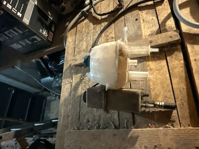 bontott FIAT DUCATO Kiegyenlítő Tartály