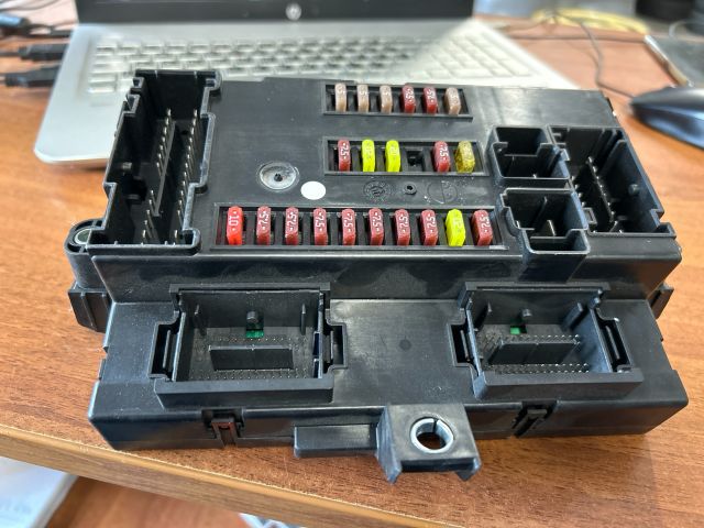 bontott FIAT DUCATO Biztosítéktábla Motortér