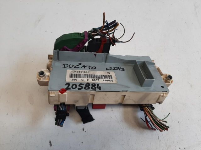 bontott FIAT DUCATO Biztosítéktábla Utastér