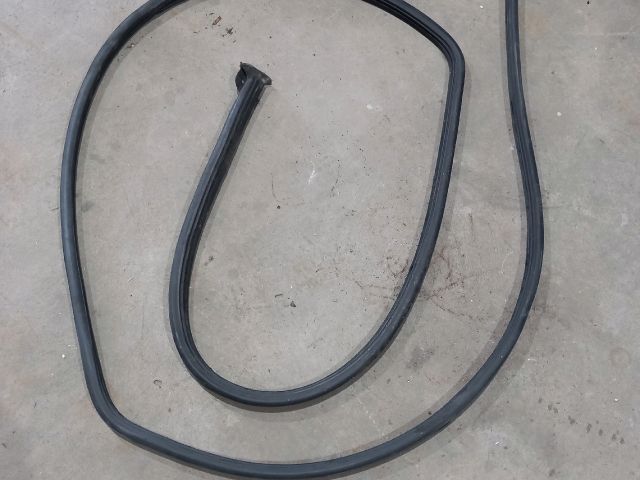 bontott FIAT DUCATO Csomagtérajtó Gumikéder