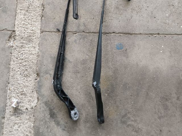 bontott FIAT DUCATO Első Ablaktörlő Kar