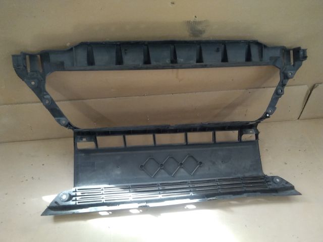 bontott FIAT DUCATO Első Lökhárító Alsó Középső Díszrács