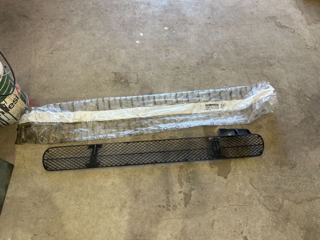 bontott FIAT DUCATO Első Lökhárító Alsó Középső Díszrács