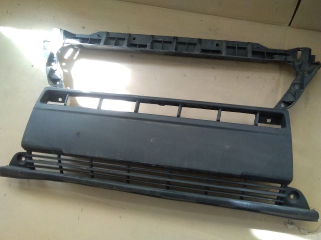 bontott FIAT DUCATO Első Lökhárító Alsó Középső Díszrács