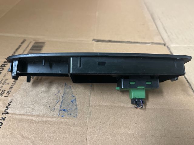 bontott FIAT DUCATO Jobb első Ablakemelő Kapcsoló