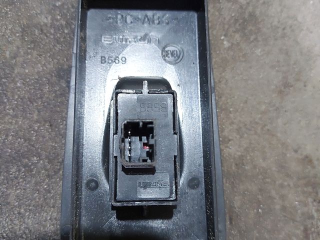 bontott FIAT DUCATO Jobb első Ablakemelő Kapcsoló