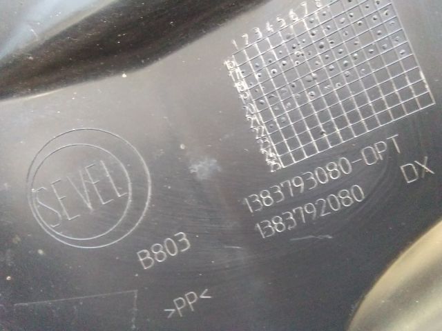 bontott FIAT DUCATO Jobb első Első Dobbetét (Kerékjárati, Műanyag)