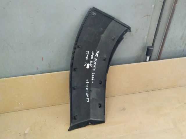 bontott FIAT DUCATO Jobb első Lökhárító Díszléc