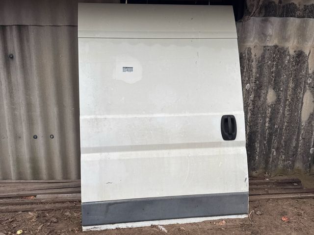 bontott FIAT DUCATO Jobb Tolóajtó (Részeivel)